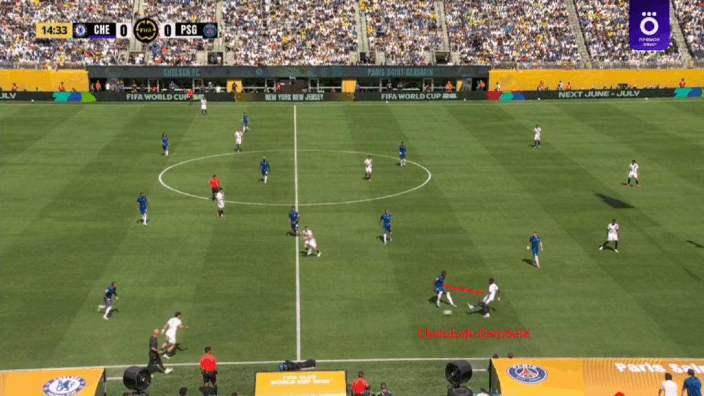 Persecución de central a Dembélé